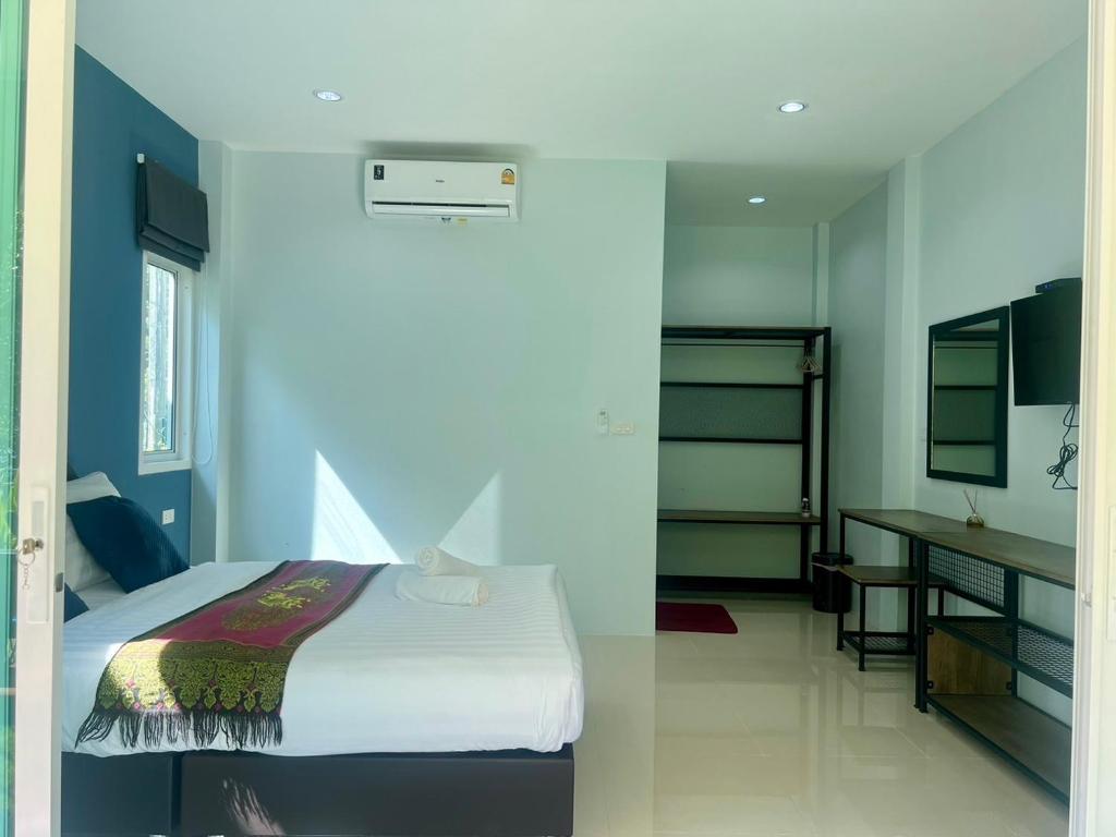 บ้านพักชายคลอง @บางปู สามร้อยยอด - Habitación Doble Con Balcón