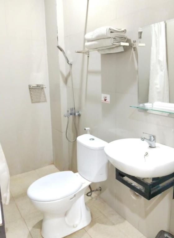 Koupelna v ubytování KHARIZ HOTEL