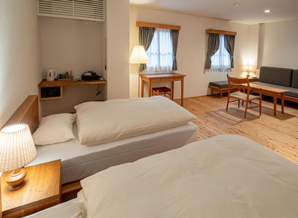 Postel nebo postele na pokoji v ubytování Hotel Haus St Anton