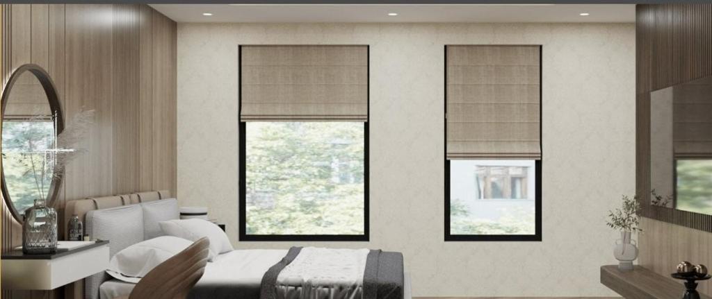 een slaapkamer met een bed en 3 ramen bij ROSA QUEEN HOTEL in Bien Hoa