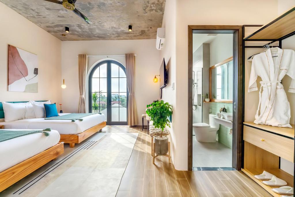 Postel nebo postele na pokoji v ubytování Hoi An Pinus Boutique