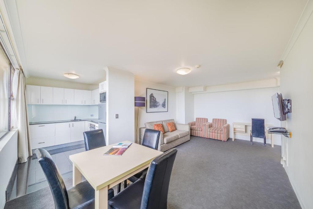 Oaks Sydney Hyde Park Suites - Two-Bedroom Apartment