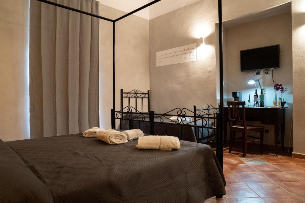 Un pat sau paturi într-o cameră la VILLA PIRANDELLO