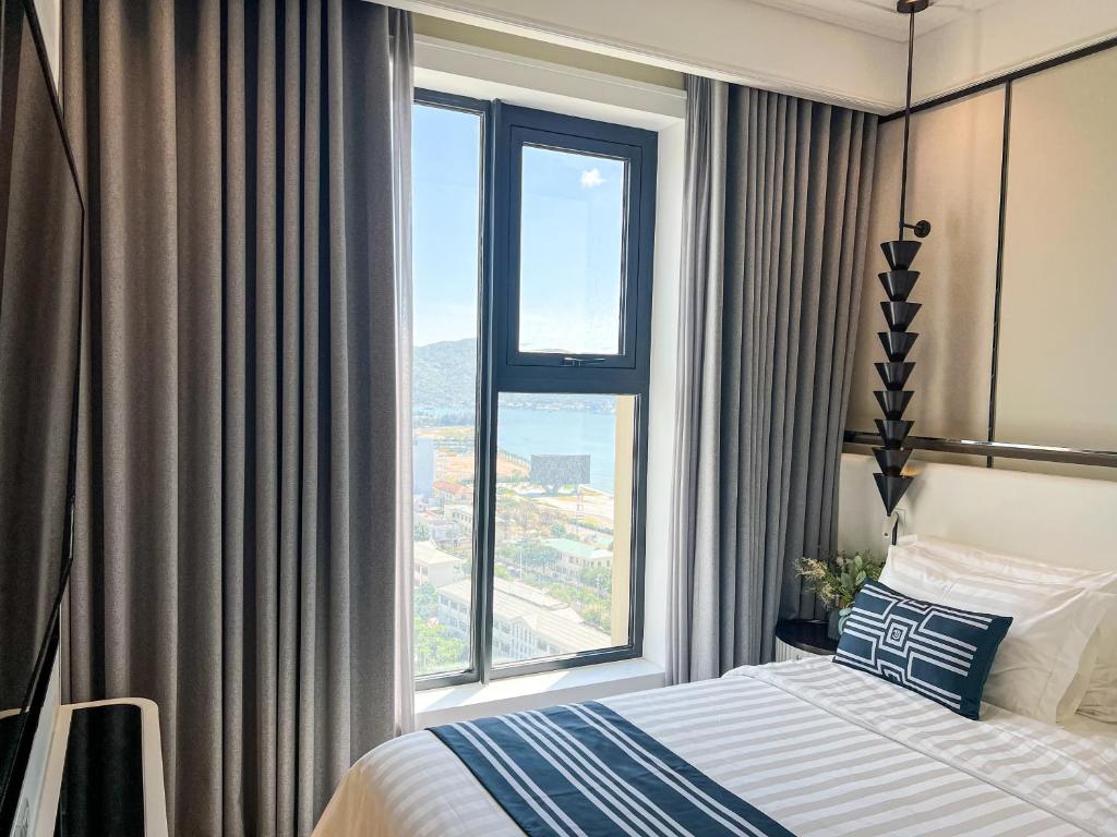 Llit o llits en una habitació de Altara Apartment Quy Nhơn - 2Bed Room - Seaview