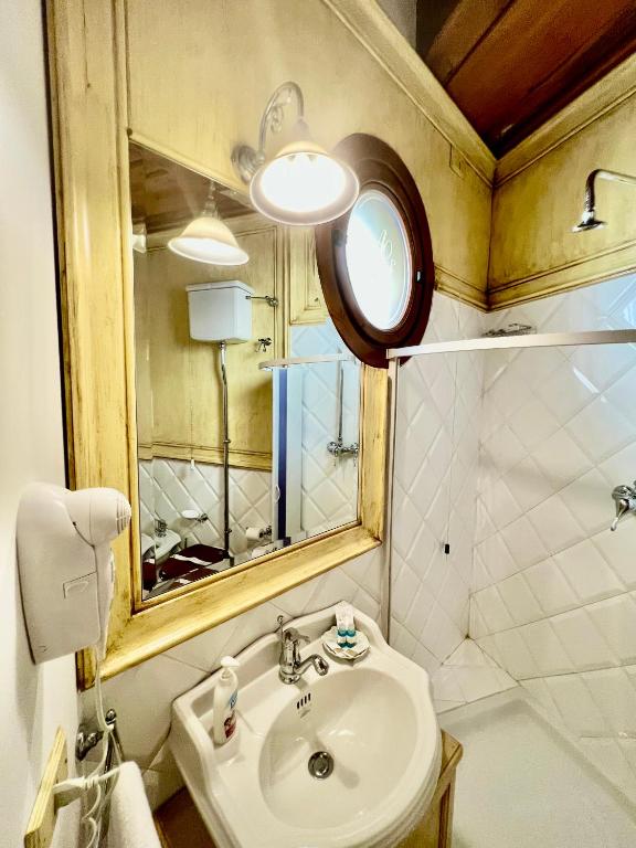 A bathroom at Atenea Luxury Suites - Atenea Collection