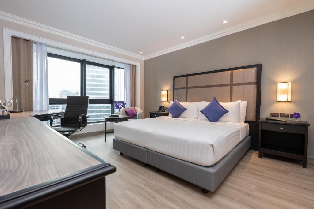 
Deluxe Skyline King Room
