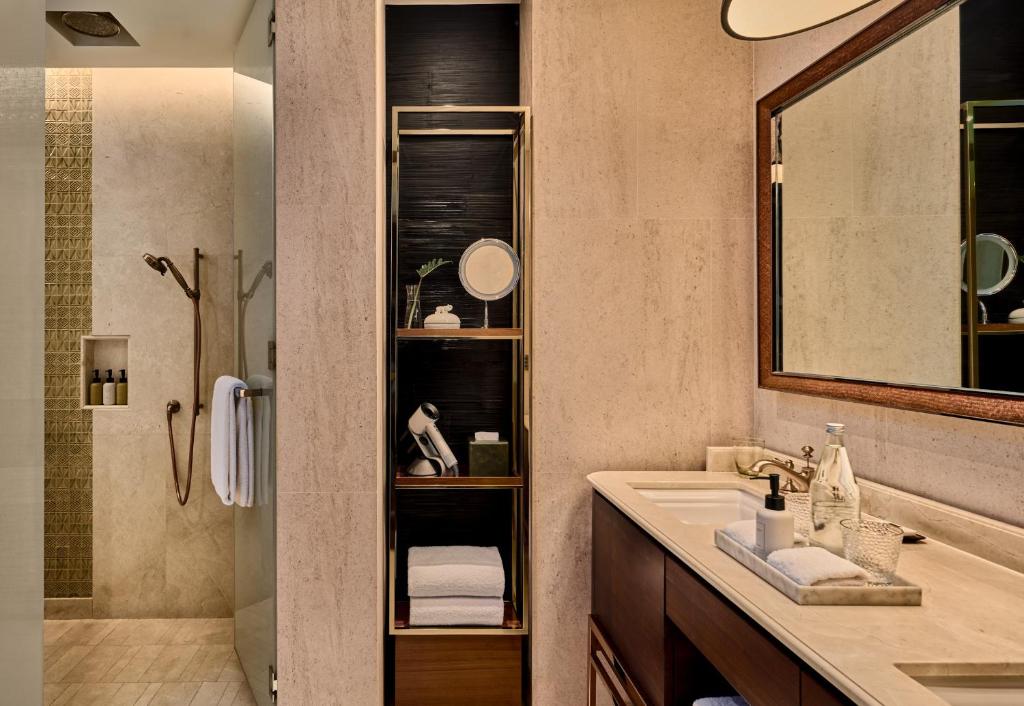 Rosewood Bangkok - 13