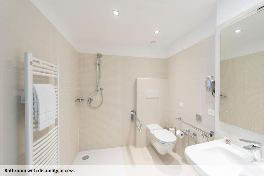 Een badkamer bij Seven Park Hotel Lake Como - Adults Only