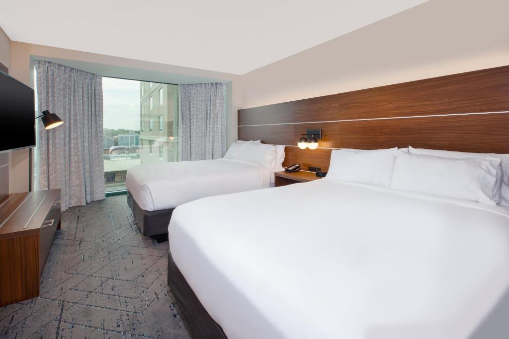Holiday Inn Express Hotel & Suites Virginia Beach Oceanfront, an IHG Hotel - 