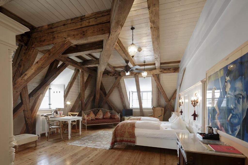 Postel nebo postele na pokoji v ubytování Hotel Orphée - Großes Haus