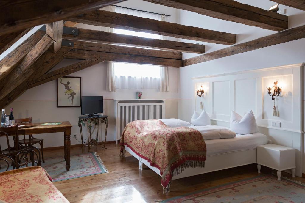 Postel nebo postele na pokoji v ubytování Hotel Orphée - Großes Haus