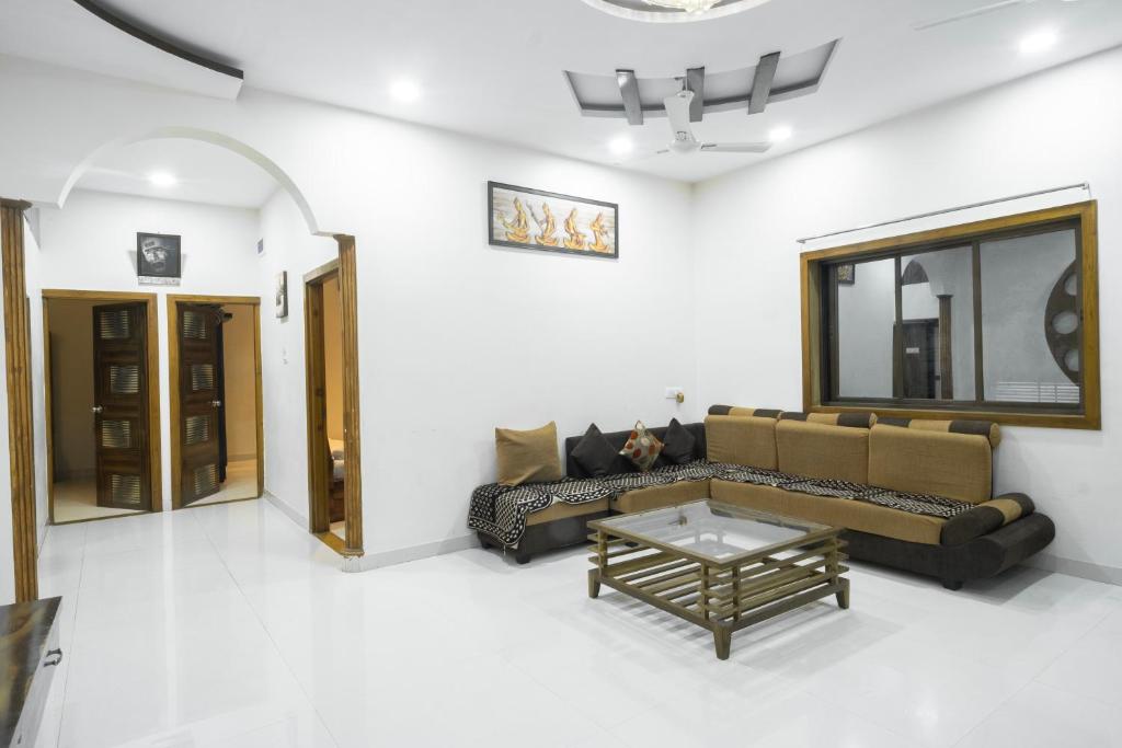 Karjat retreat 4bhk pvt farmhouse - Three-Bedroom Villa