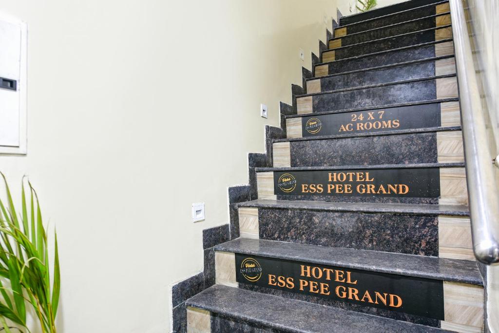 Certifikát, hodnocení, plakát nebo jiný dokument vystavený v ubytování FabHotel Ess Pee Grand