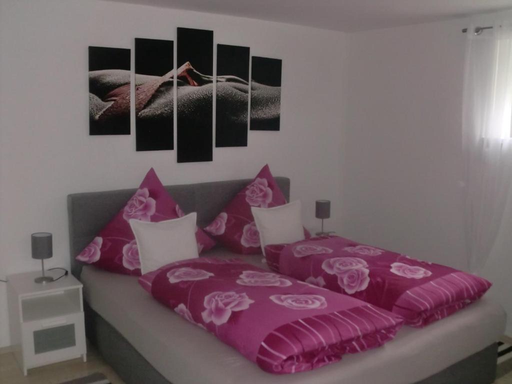 Postel nebo postele na pokoji v ubytování Ferienwohnung Kauschinger