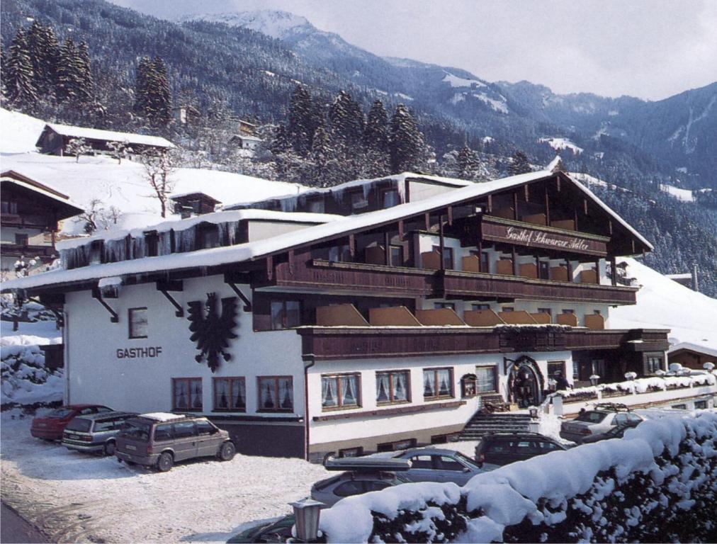 Hotel Schwarzer Adler v zimě