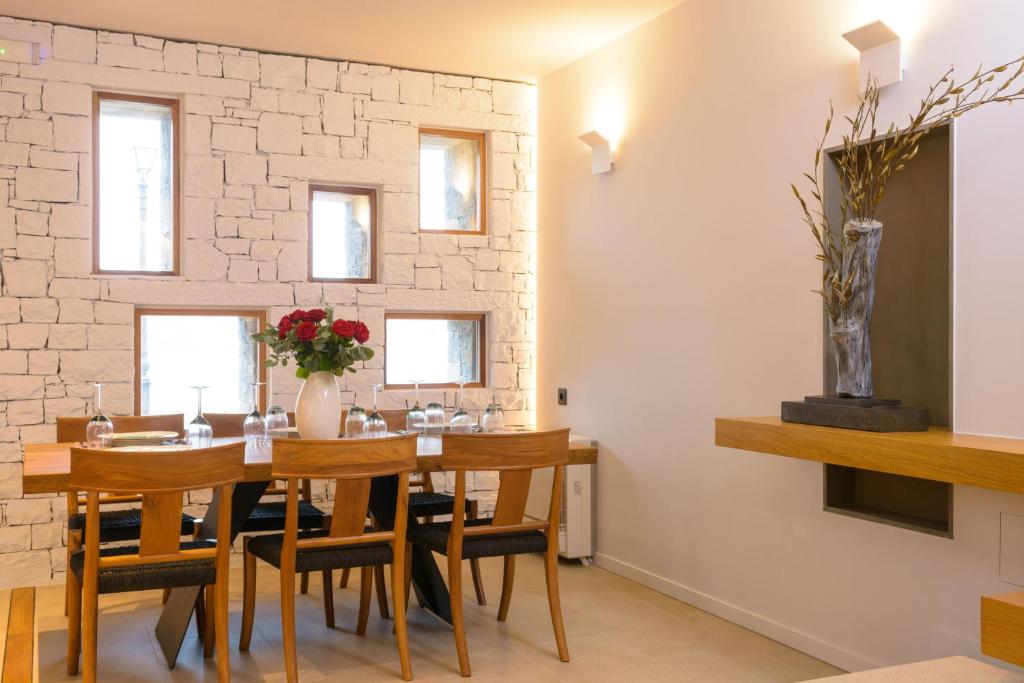 Posezení v ubytování Casa di Plaka