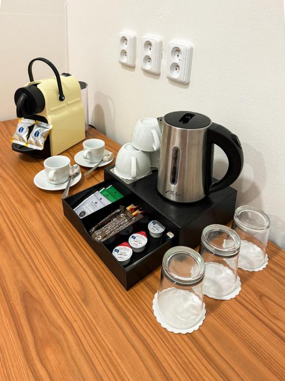 Příslušenství pro přípravu čaje a kávy v ubytování Hotel Malá Strana