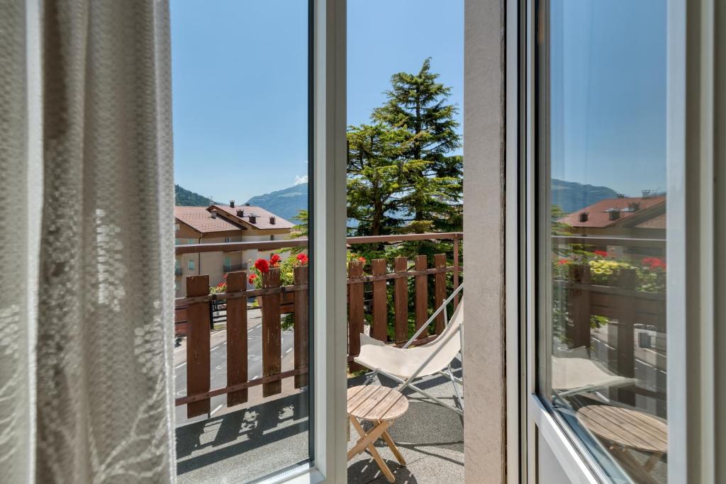 Nespecifikovaný výhled na hory nebo výhled na hory při pohledu z hotelu