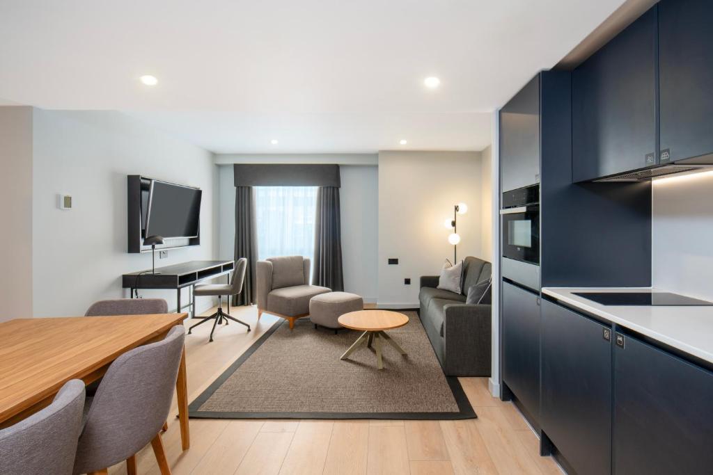 Kuchyň nebo kuchyňský kout v ubytování Aparthotel Birmingham