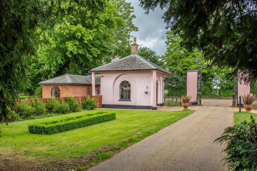 a small white chapel in the middle of a yard at The Gate House BB in Wymondham