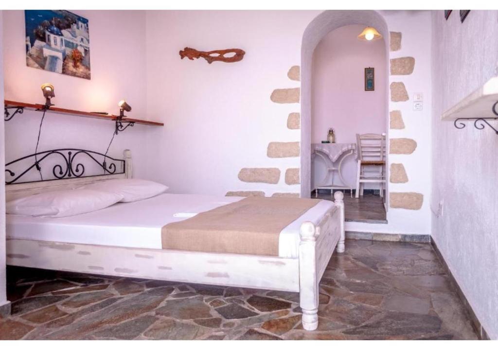 a bedroom with a bed and a table in a room at Anastasia's Triovasalos in Triovasálos