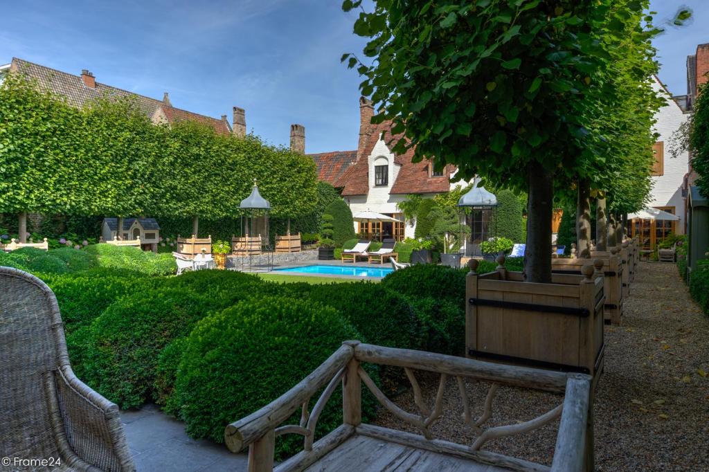 Bazén v ubytování Exclusive Suites The Secret Garden nebo v jeho okolí