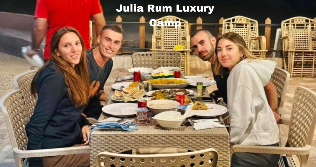 Majutusasutuse Julia Rum Luxury Camp külastajad
