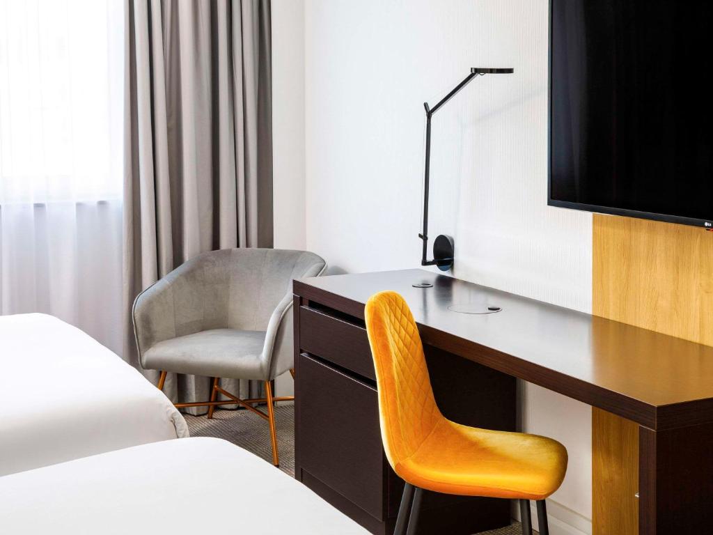 TV a/nebo společenská místnost v ubytování Novotel London Greenwich