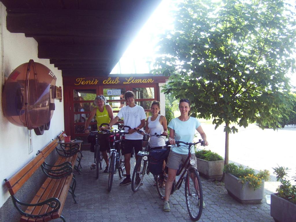 Hosté ubytování Guest House Turistična kmetija Plaznik