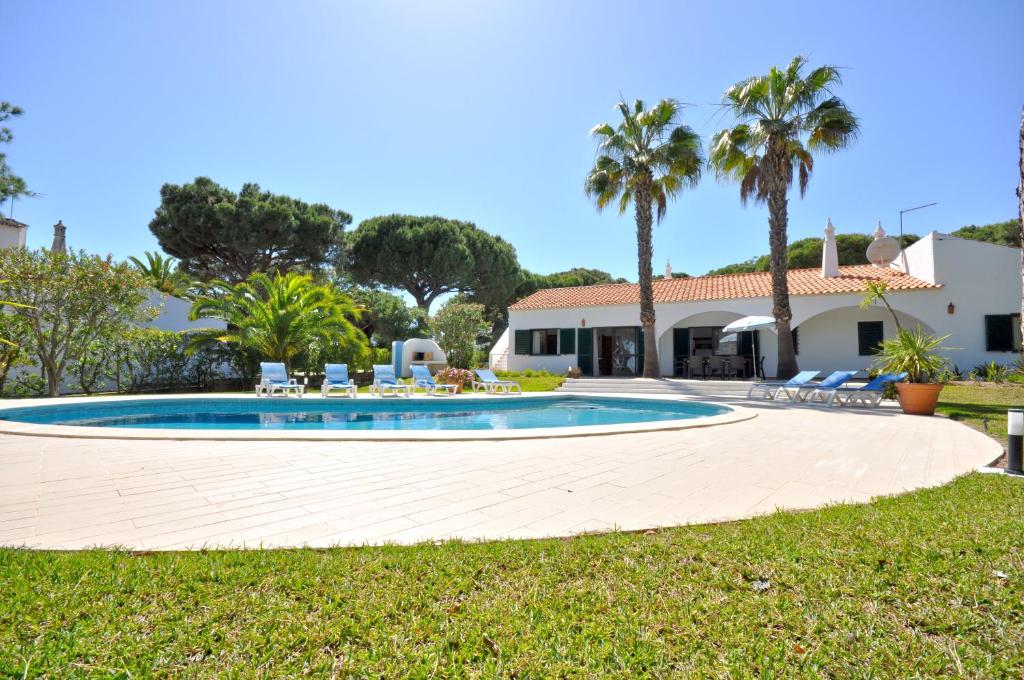 Close to Beaches and All Amenities, Private Pool, Free AC and Wifi