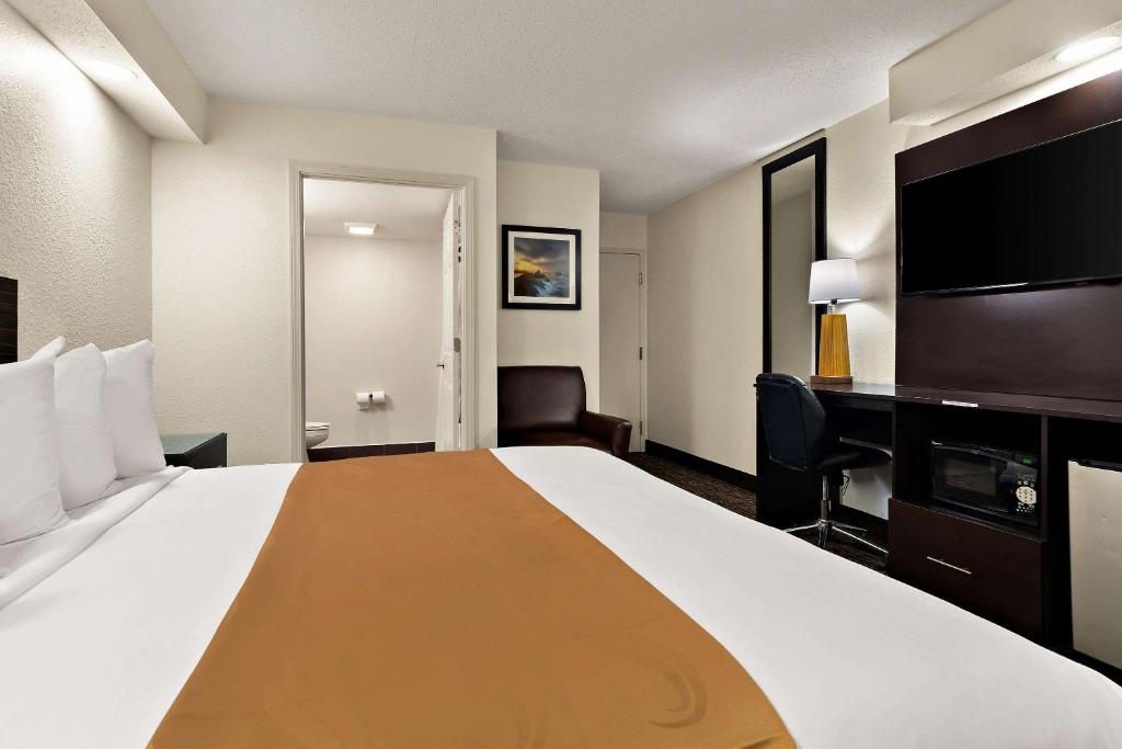 Quality Inn Memphis Northeast near I-40 - King Room - Non-Smoking