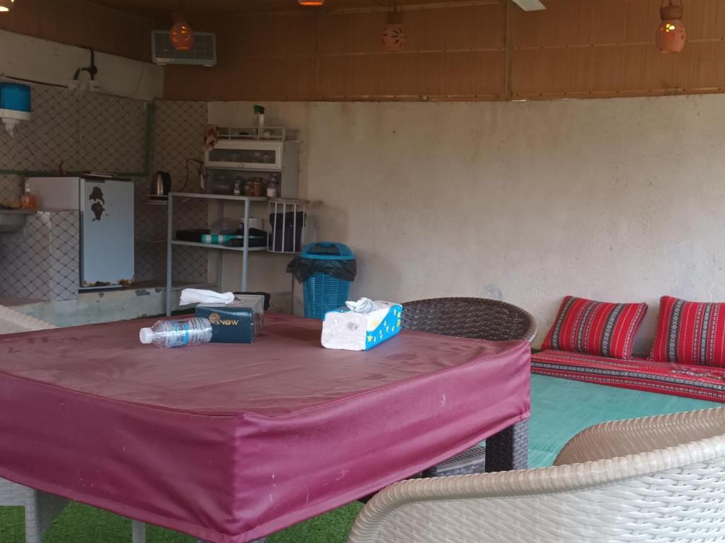 Kuchyň nebo kuchyňský kout v ubytování Sehma Guest House بيت السحمه للضيافه