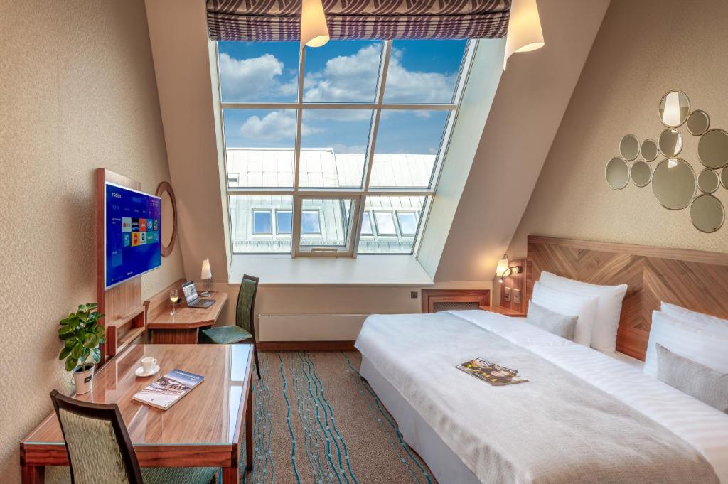 Crown Palace Apartments by Adrez - Resim 9