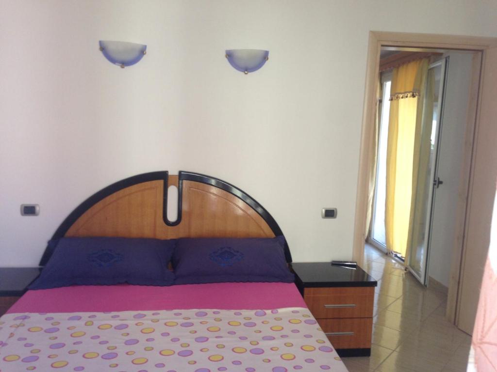 Postel nebo postele na pokoji v ubytování Villa George