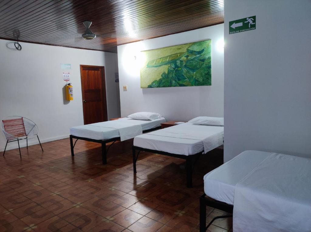 LETICIAS GUEST HOUSE - 混合宿舍房间的单人床