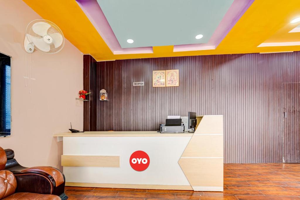 a counter in a room with a microwave at OYO Flagship The Imperial Inn in Patna