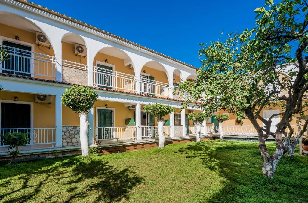 anterior view of a building with trees in the yard at Olga Studios - 1 in Tsilivi