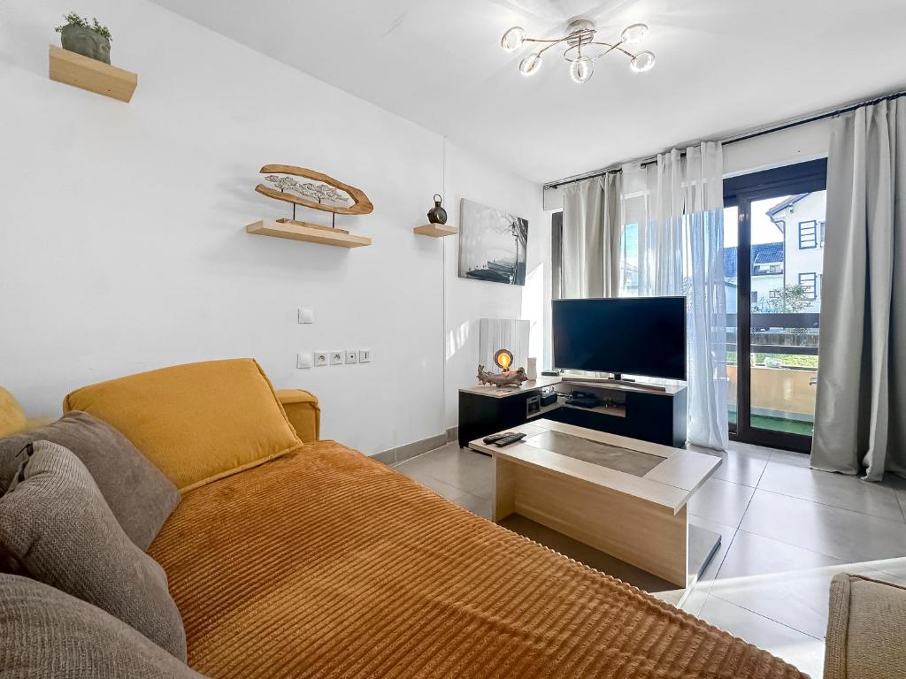 Telewizja i/lub zestaw kina domowego w obiekcie Annecy Élégance