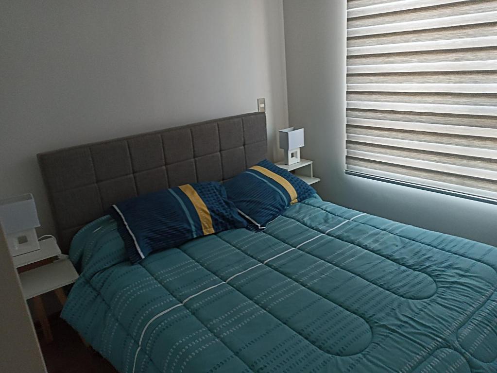 Postel nebo postele na pokoji v ubytování Departamento Alto de Placeres Valparaiso