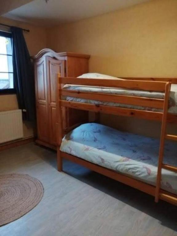 Chambres d'hôtes Hébergement F.Mathieu - Chambre Quadruple Avec Salle De Bain Privée