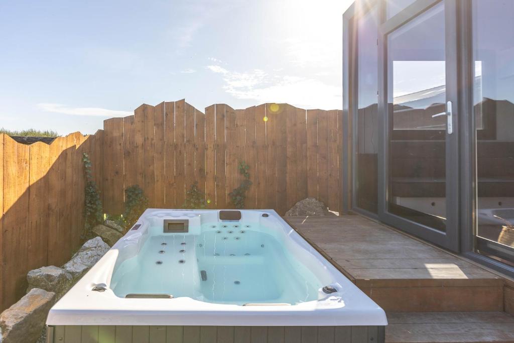 Fotografie z fotogalerie ubytování Les Tiny du Pré Mathy - Logements insolites avec Jacuzzi à Profondeville v destinaci Profondeville
