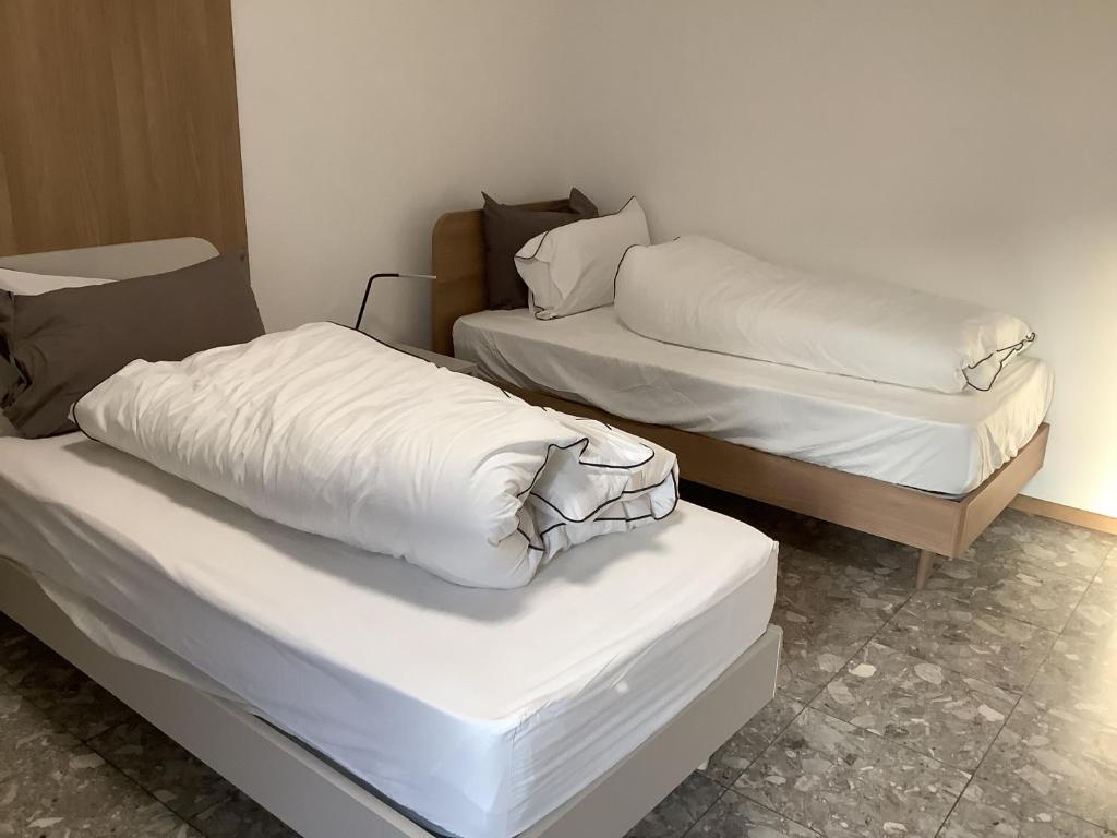 Łóżko lub łóżka w pokoju w obiekcie Foresteria Gavazzeni