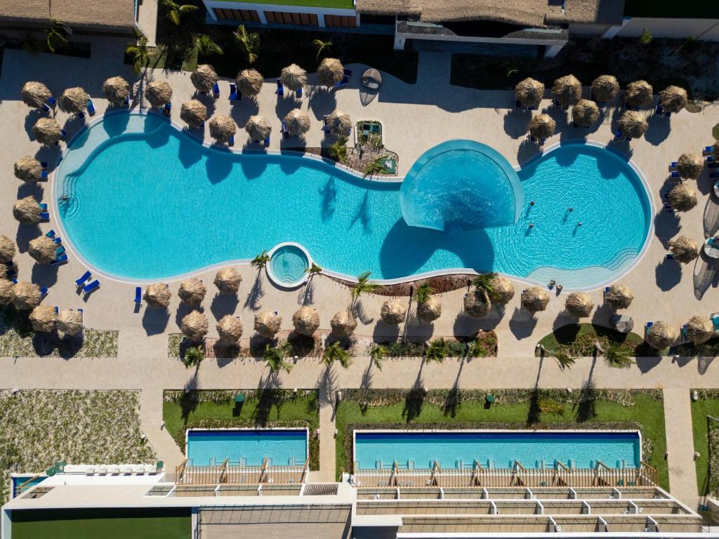 Bazén v ubytování Serenade All Suites - Adults Only Resort nebo v jeho okolí