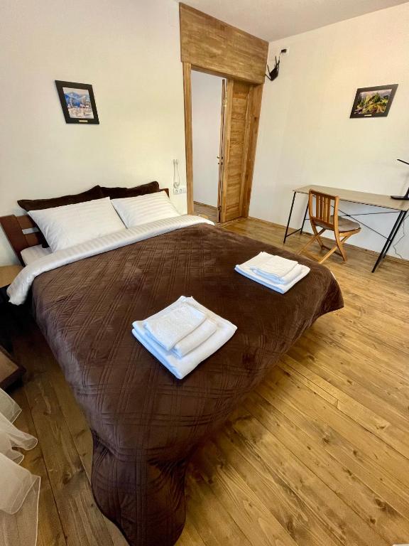 Postel nebo postele na pokoji v ubytování Nafta Aparts & Villas