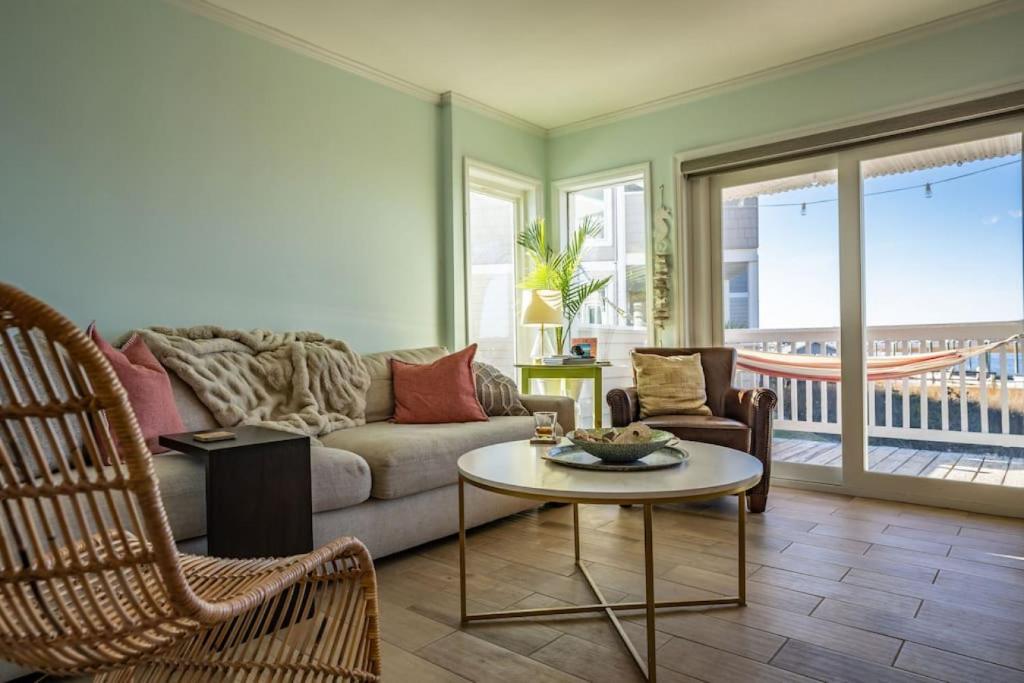 Χώρος καθιστικού στο Waterfront Condo Carolina Beach