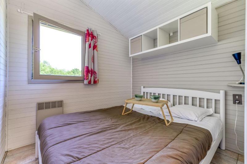 Postel nebo postele na pokoji v ubytování Camping LA SERRE