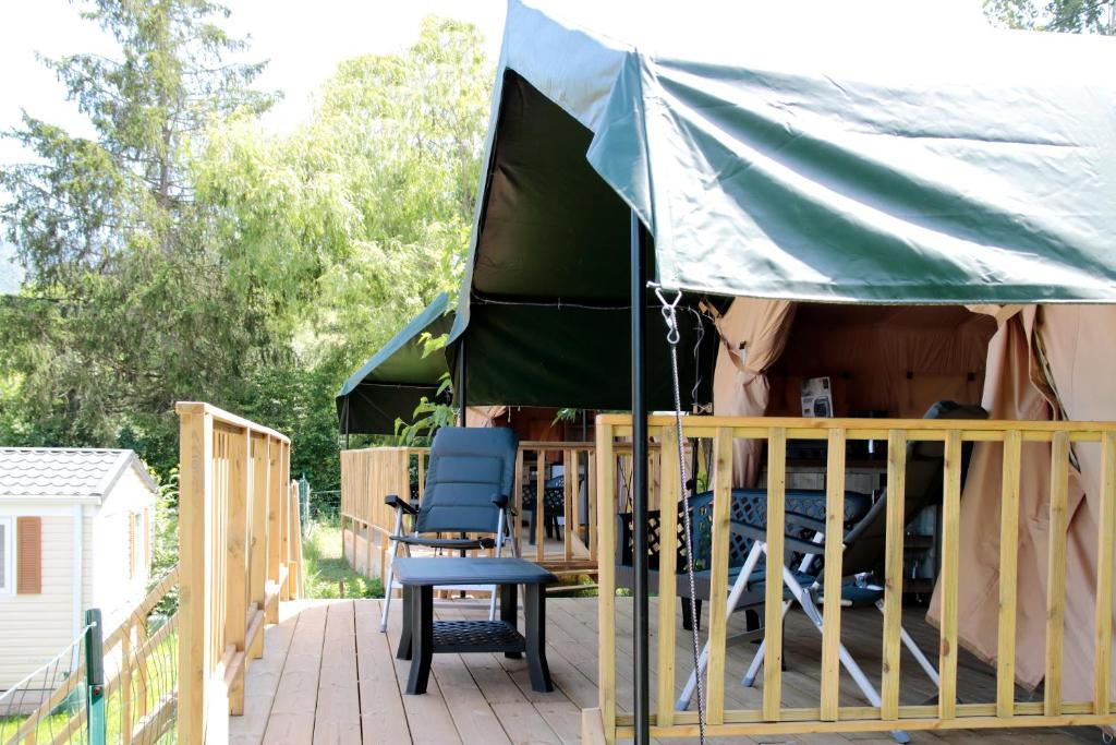 Balkón nebo terasa v ubytování Camping le Rotja