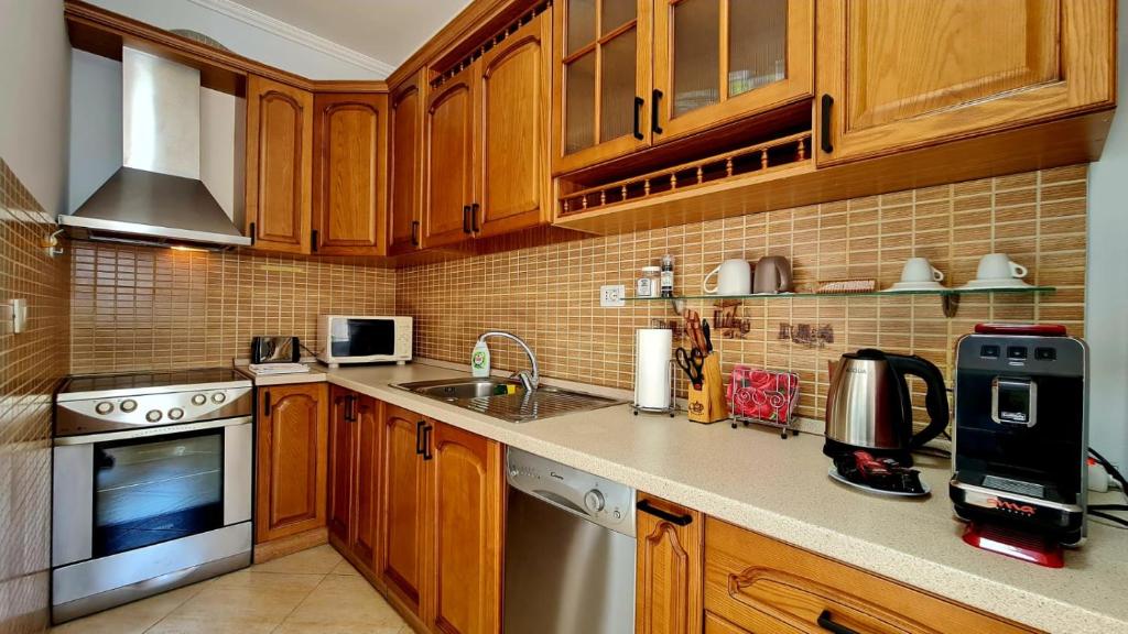 Lovely, Modern One Bedroom Apartment Near Center and New Bazaar - Image 8