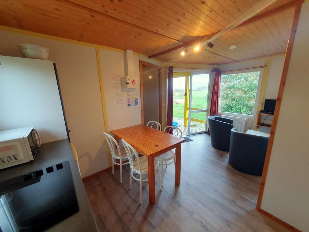 Posezení v ubytování Les Chalets du Quignon