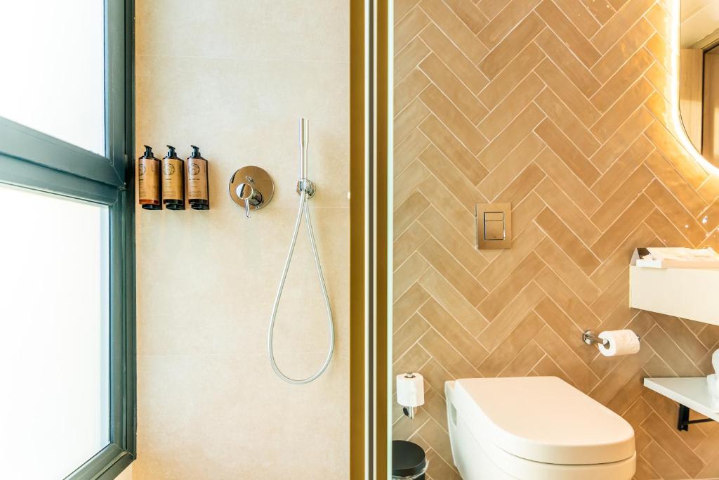 a bathroom with a toilet and a shower at Hotel Málaga Vibes in Málaga